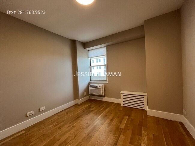 Foto del edificio - 80 N Moore St