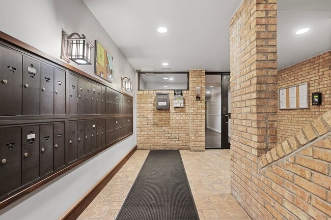 Building Photo - 5830 Oakwood Dr