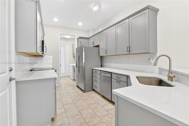 Building Photo - 4144 Greenway Dr