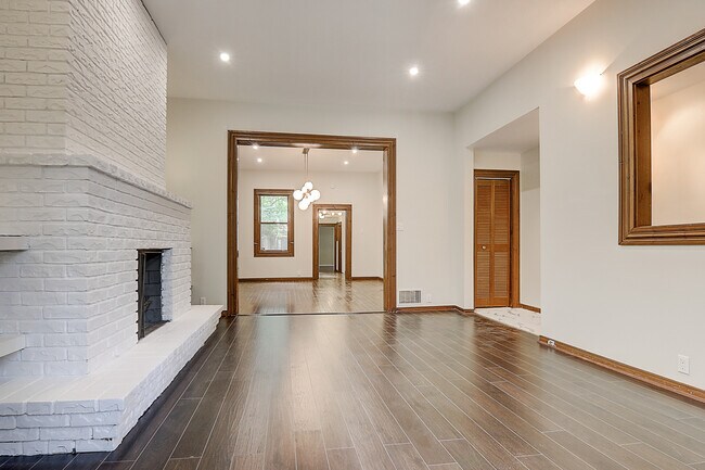 Building Photo - 190 Seaton St