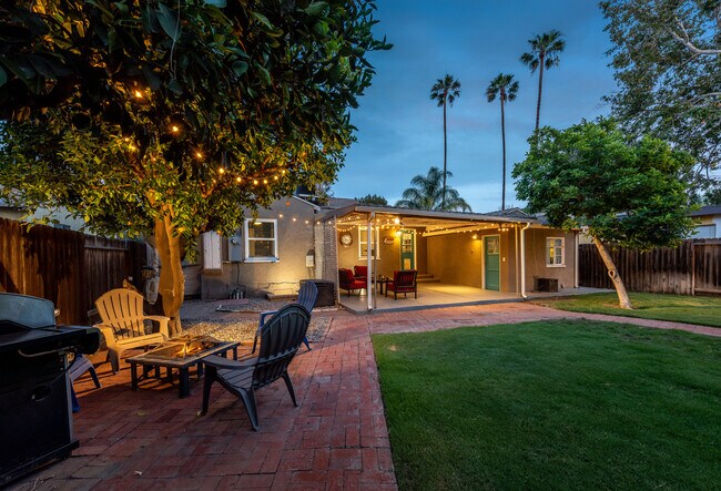 Foto del edificio - 5865 Vesper Ave