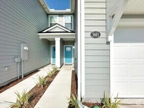 Building Photo - 3601 Athenian Wy