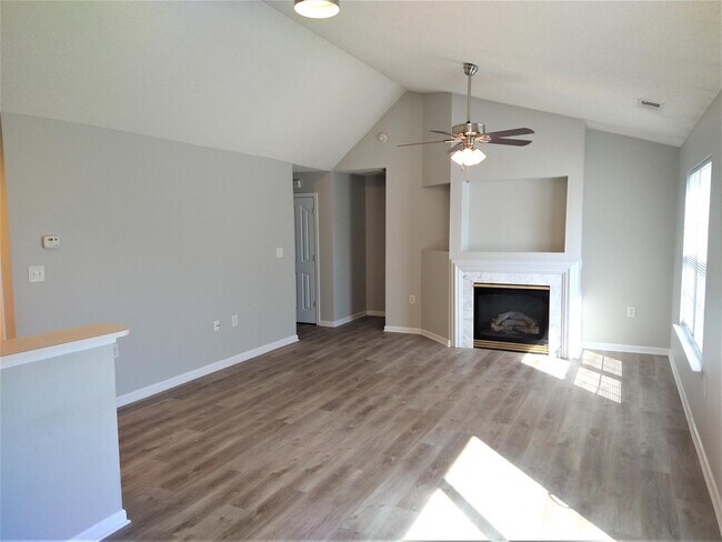 Building Photo - 7016 Blithe Low Pl