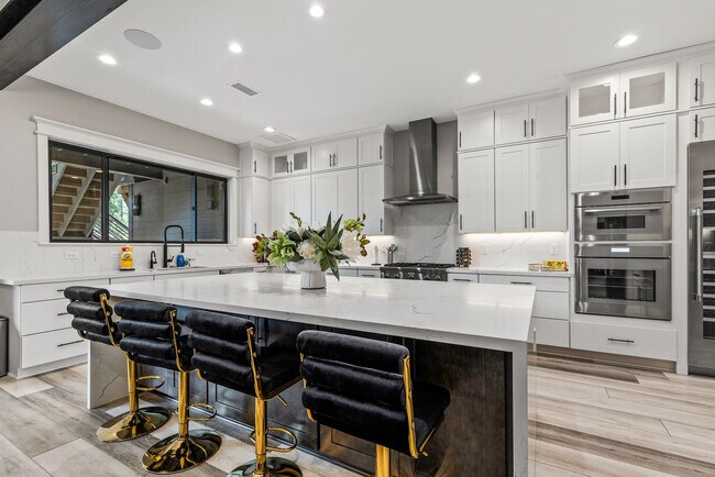 Building Photo - 3303 S Breton Dr