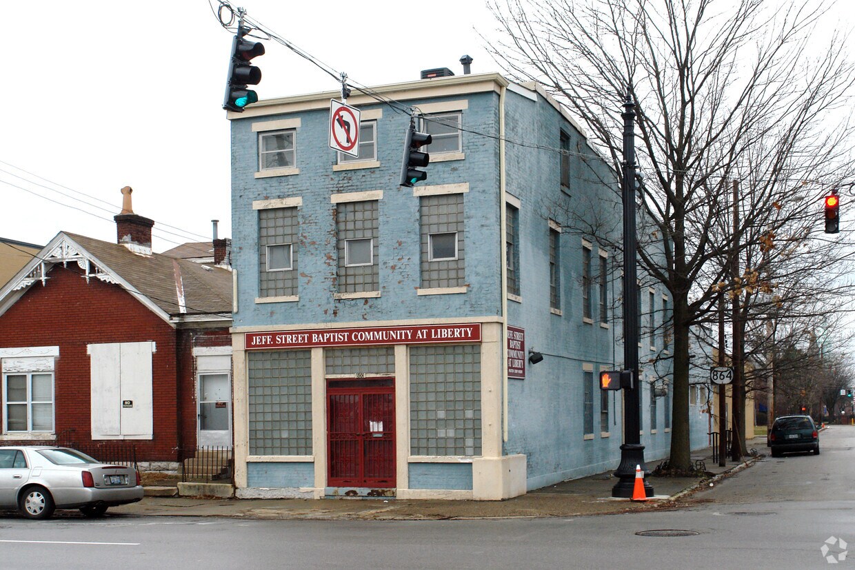 Primary Photo - 800 E Liberty St