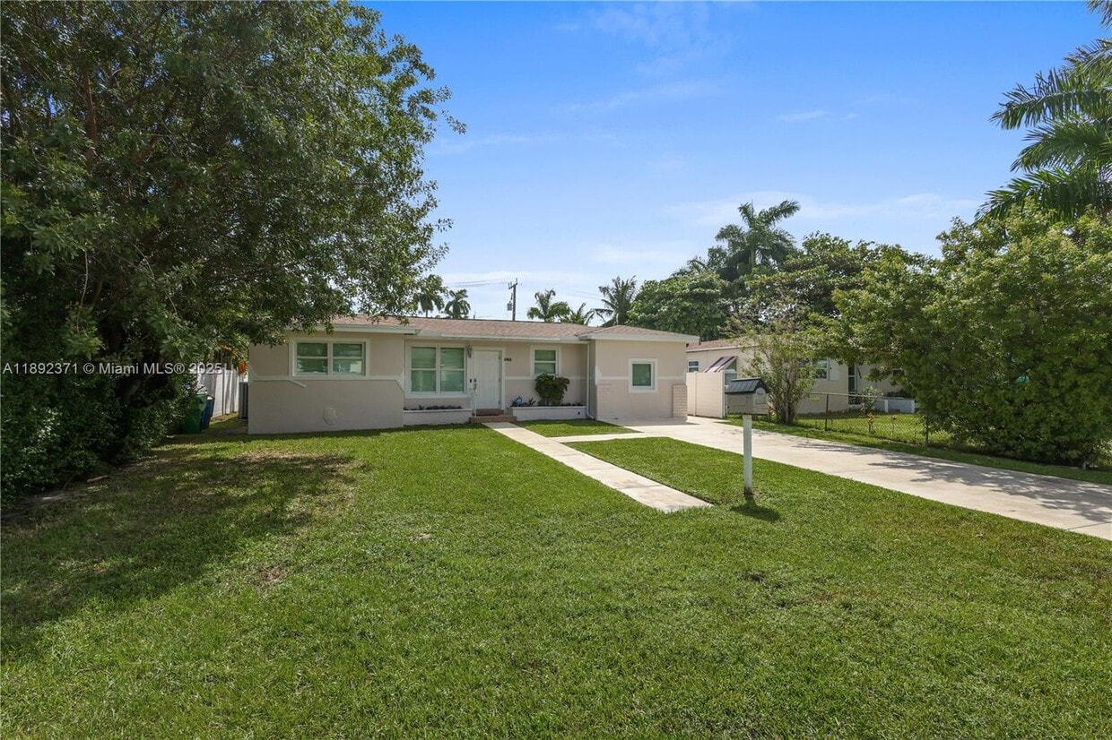 Primary Photo - 1468 NE 118th St