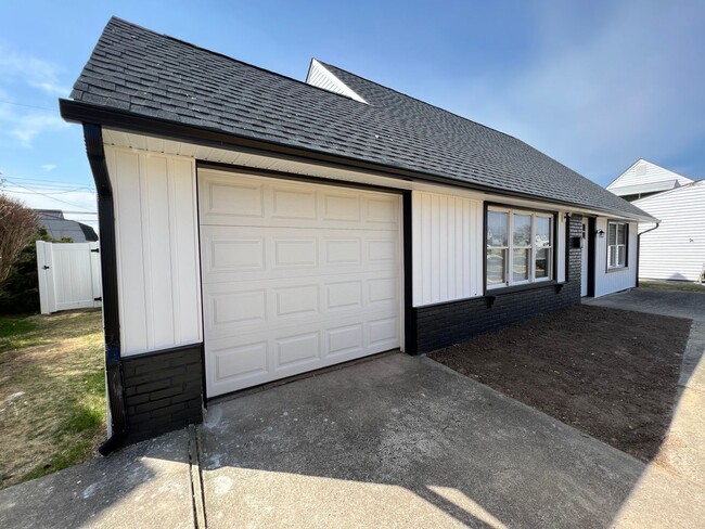 Building Photo - Renovated 4 bed 2 bath single home in levi...