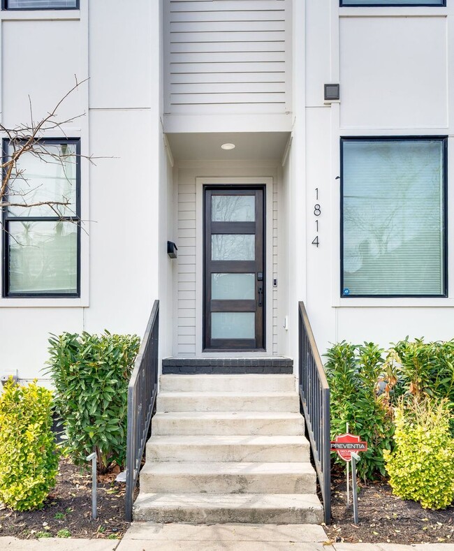 Luxury 3BE/3.5BA located in one of Nashville’s most walkable and vibrant neighborhoods. - Luxury 3BE/3.5BA located in one of Nashville’s most walkable and vibrant neighborhoods. House
