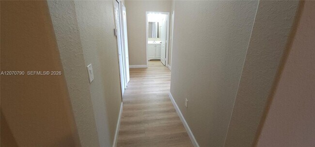 Building Photo - 1662 SE 27th Dr