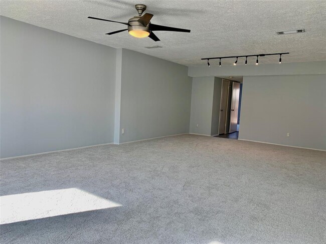 Foto del edificio - 374 N Post Oak Ln