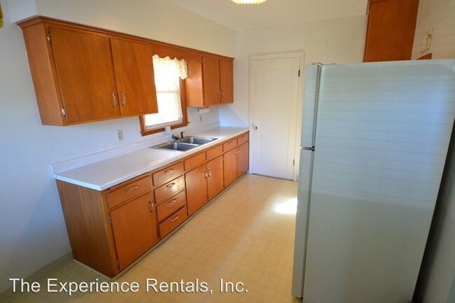 Building Photo - 2 br, 1 bath House - 801 S. Summit Ave.