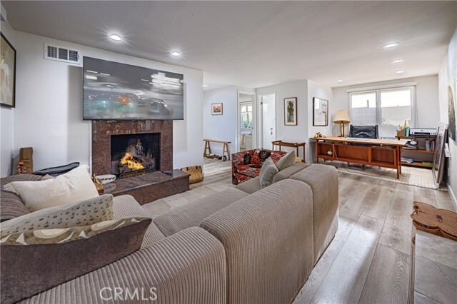 Building Photo - 548 Agate St