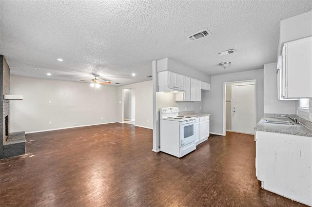 Building Photo - 520 Mustang Dr