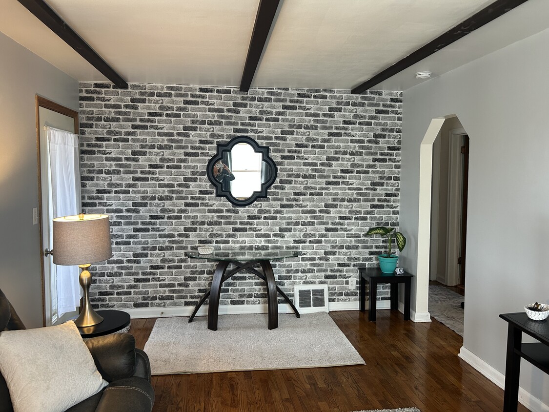 Living room - 2031 Calhoun St
