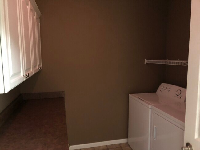 Laundry - 420 Community Dr