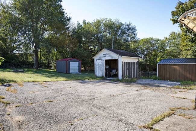 Building Photo - 211 N Mantle Ave
