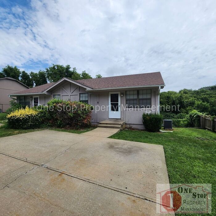 Foto principal - 3 bedroom, 2 bathroom duplex in Lee's Summit, MO!!