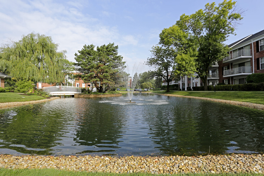 Versailles on the Lakes Oakbrook*