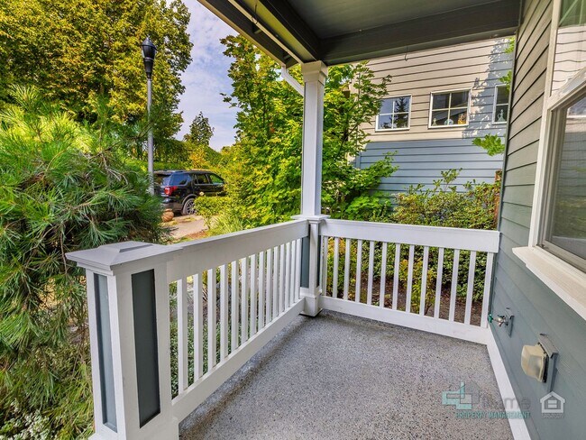 Foto del edificio - Beautiful 3 Bed/3 Bath Home!