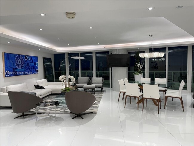 Foto del edificio - 19955 NE 38th Ct