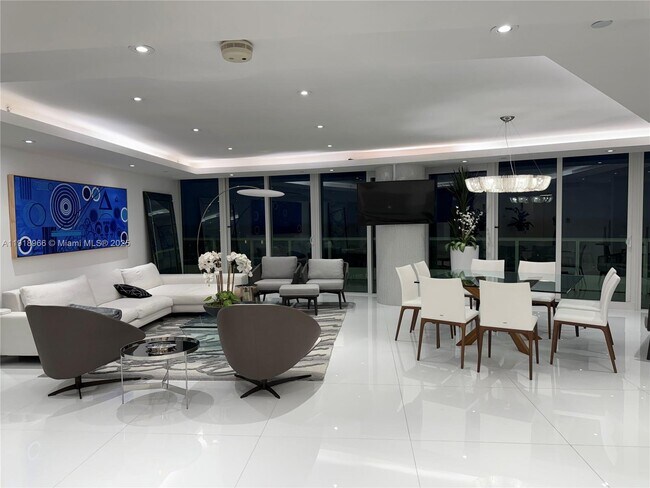 Building Photo - 19955 NE 38th Ct