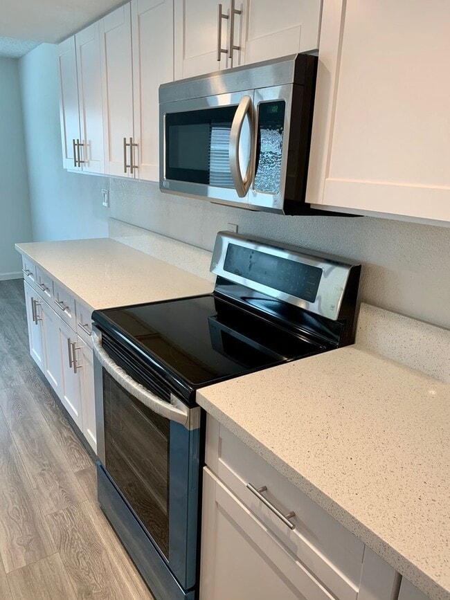 Building Photo - Upgraded Carpinteria Townhome- Great Commu...