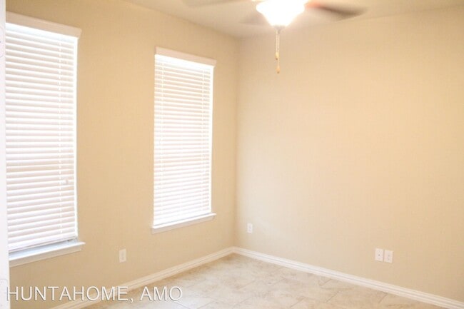 Building Photo - 4 br, 2.5 bath House - 1901 Nob Hill Court