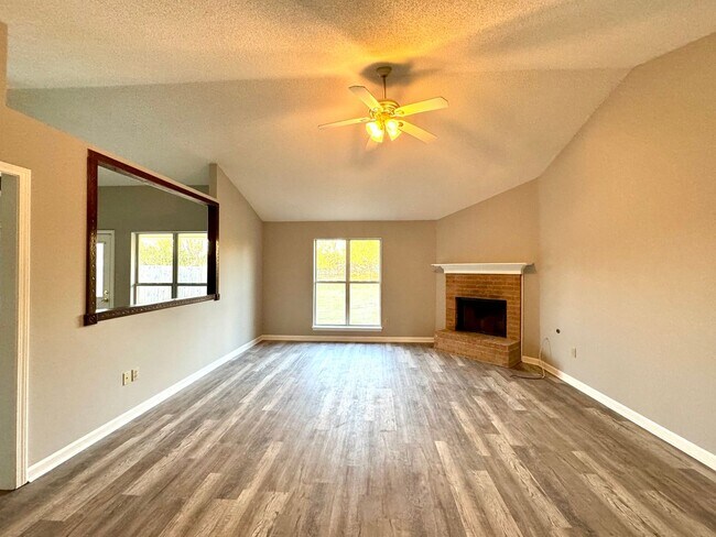 Foto del edificio - ****JUST REDUCED****10492 Carrington, Oliv...