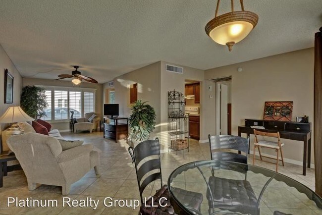 Foto del edificio - 2 br, 1.5 bath House - 907 E Michigan Ave