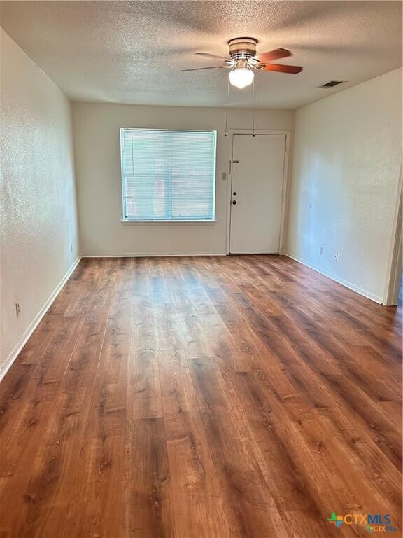 Foto del edificio - 1051 Country Club Dr