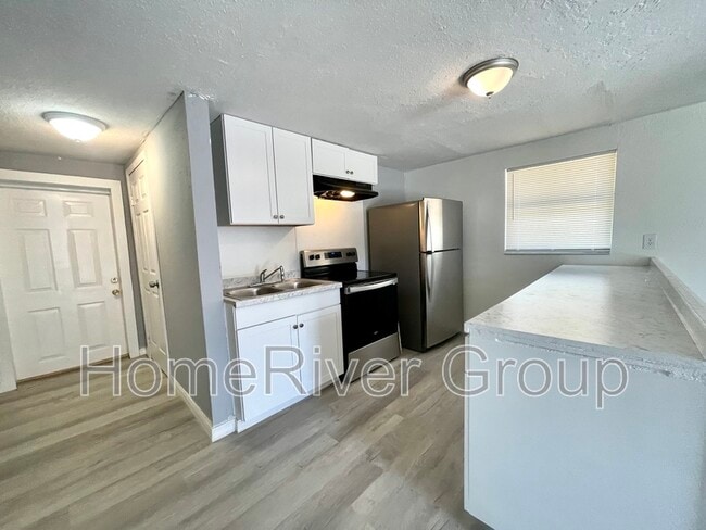 Building Photo - 605 S Disston Ave