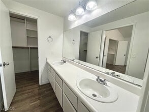 Building Photo - 1537 N Canyon Rose Way