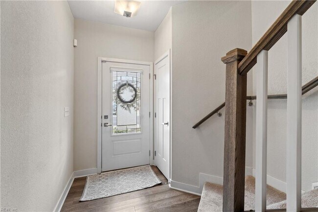 Building Photo - 1610 Catbird Ln