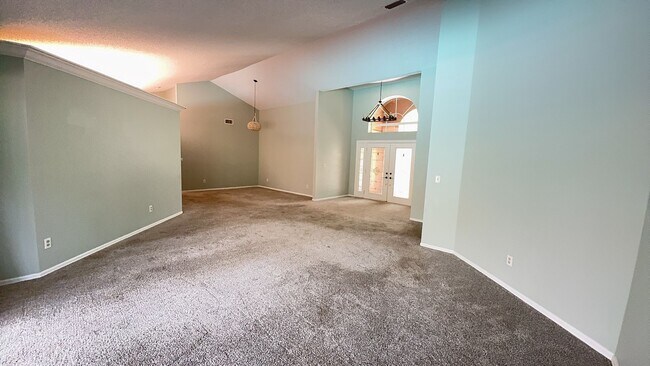 Building Photo - For Rent: A dazzling 5-bedroom, 3-bathroom...