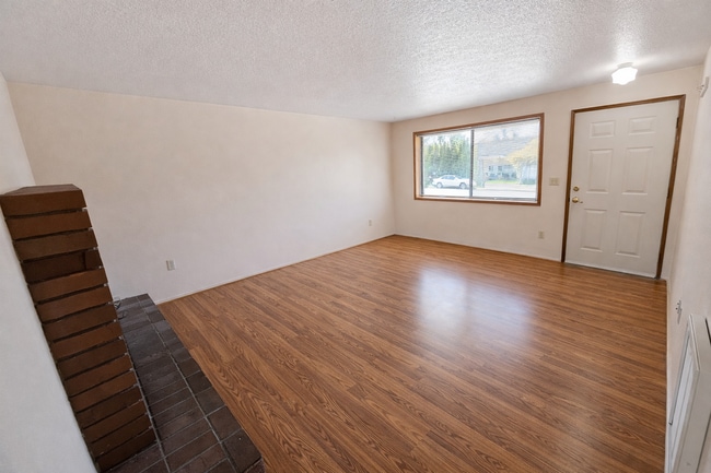 Building Photo - HANS01