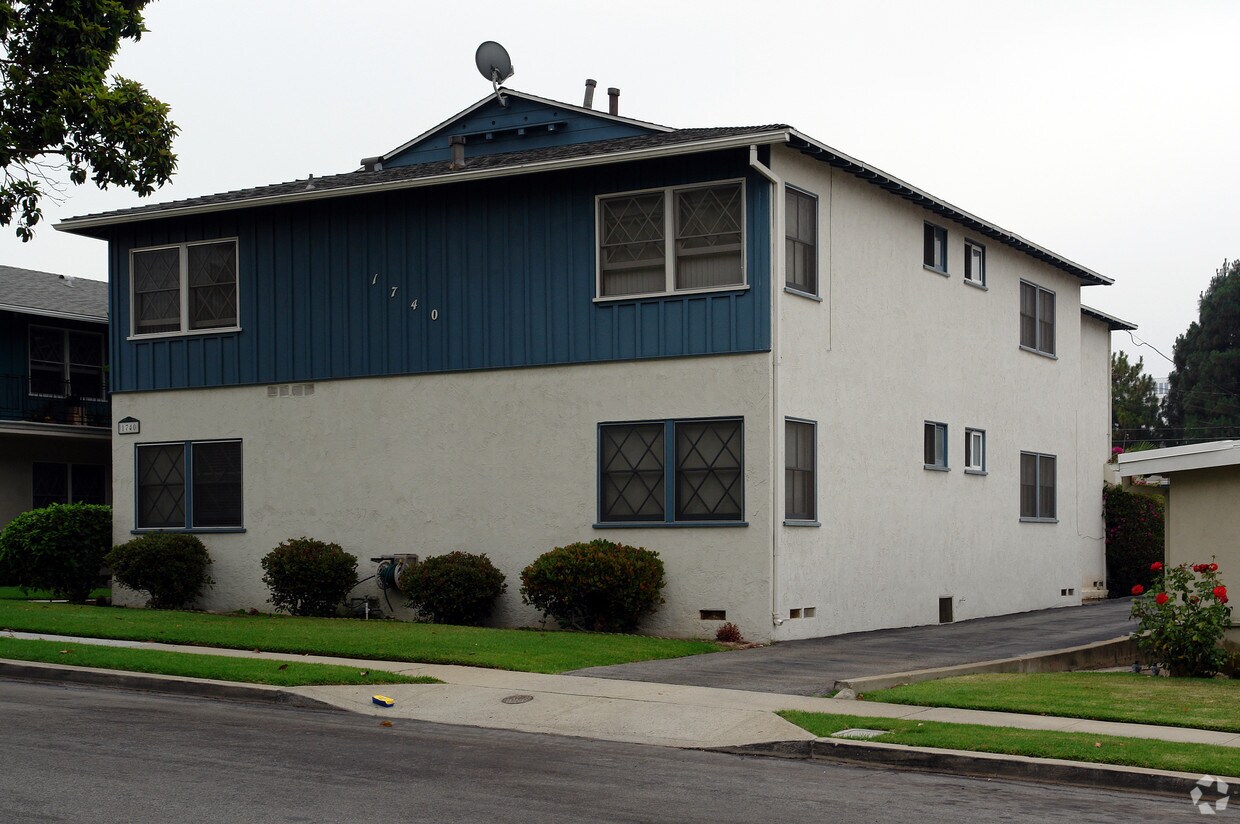 Building Photo - 1740 E Sycamore Ave