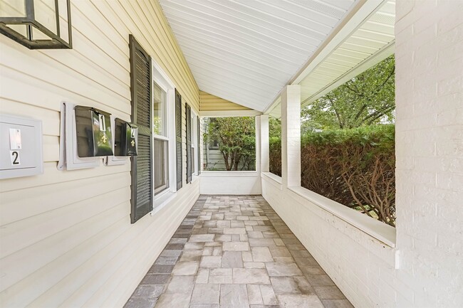 Building Photo - 10 Morton St