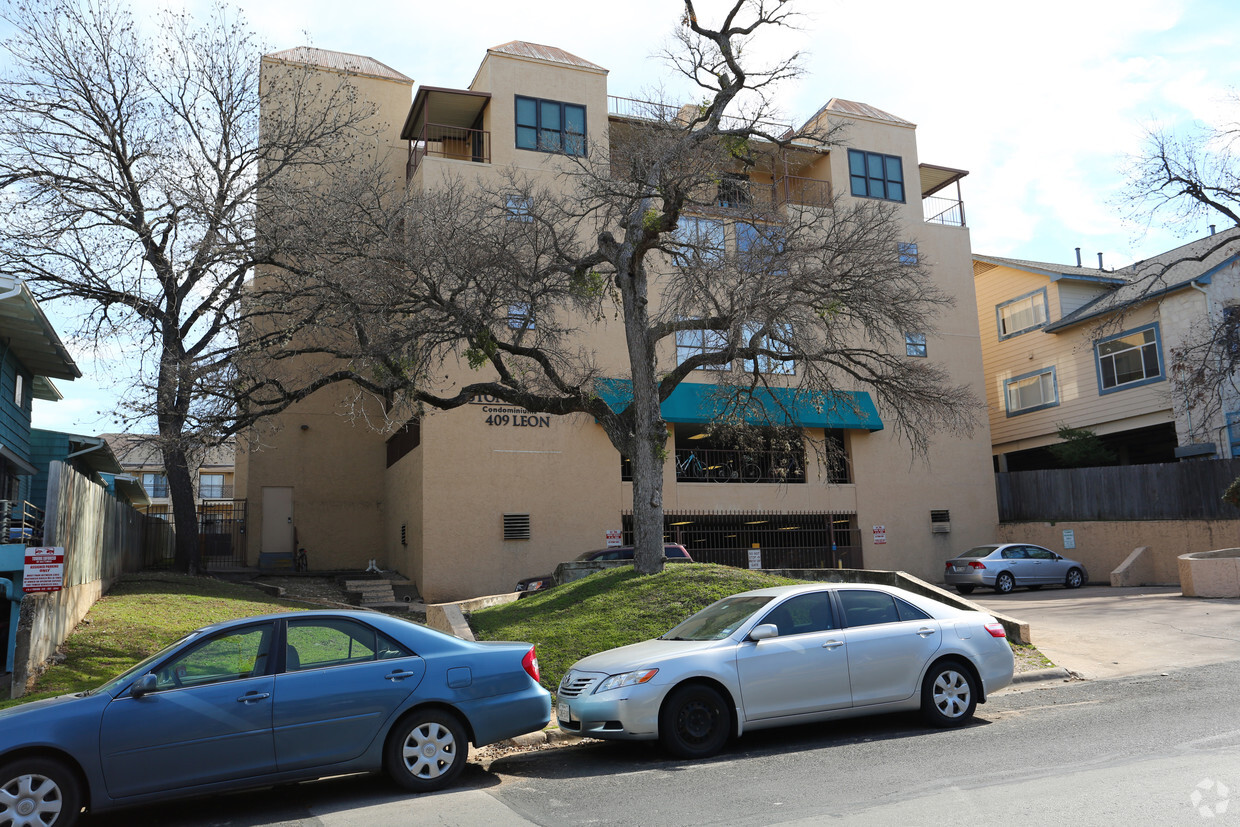 Building Photo - Stoneleigh Condos