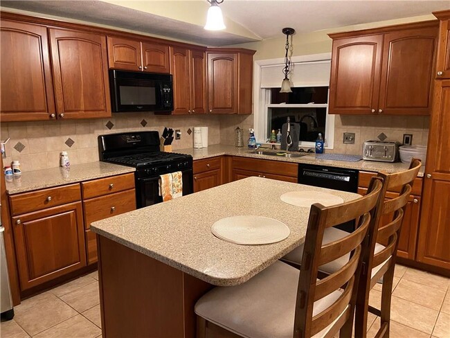 Building Photo - 90 Harborview Dr