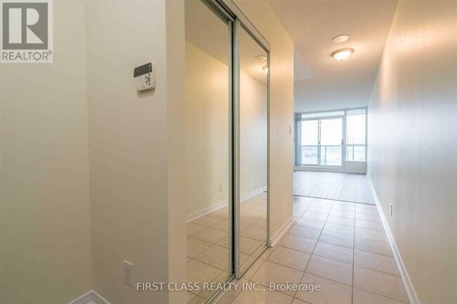 Building Photo - 4850 Glen Erin Dr