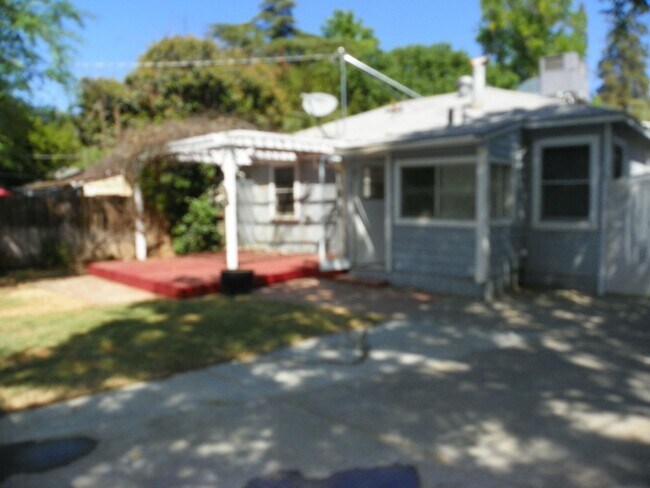 Building Photo - 3 br, 1 bath House - 752 E Garland