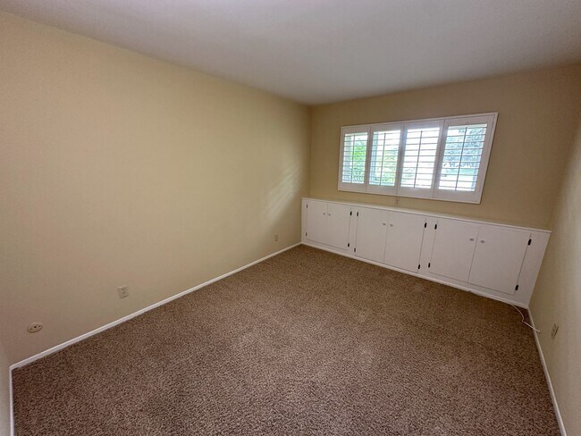 Building Photo - Beautiful Mt Helix Home