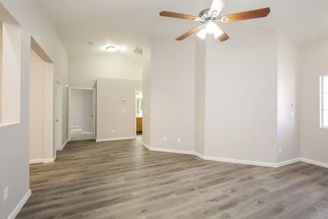 Foto del edificio - 913 Baritone Way