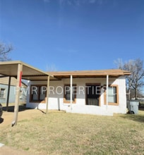 Building Photo - 1211 NW Lincoln Ave