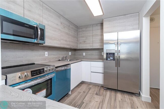Foto del edificio - 13499 Biscayne Blvd