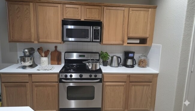 Building Photo - 421 Abbey Ln