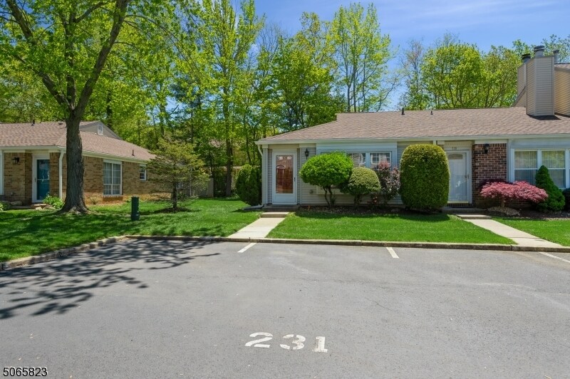 231 Chaucer Ct, Old Bridge, NJ 08857 Room for Rent in Old Bridge, NJ
