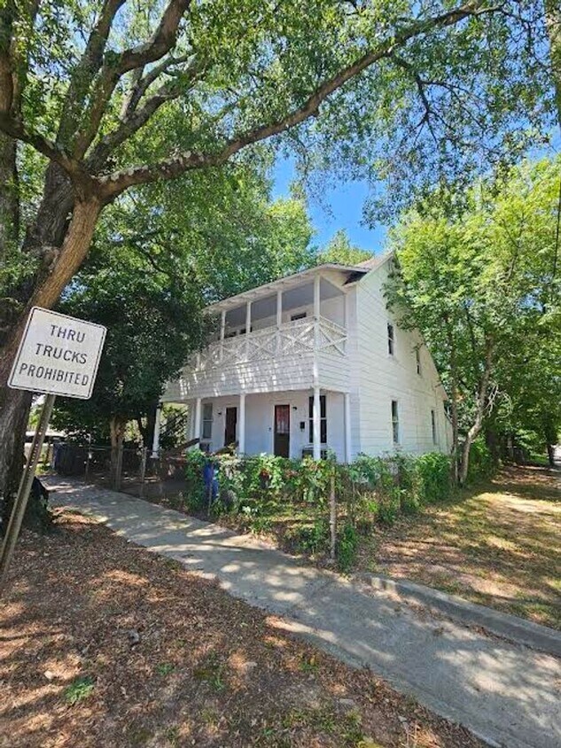 Foto principal - 229-233 Tryon Street