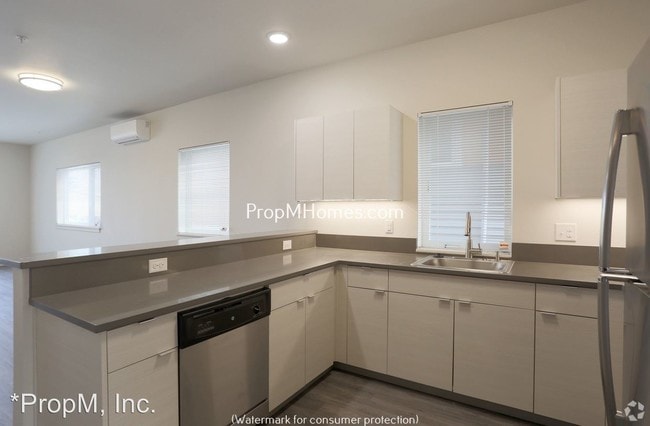 Interior Photo - The Hollywood 8