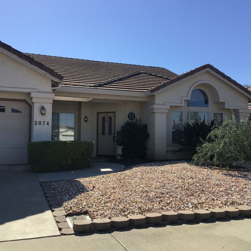 Foto principal - 4 Bedroom 2 Bath Home in Yuba City